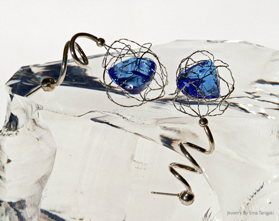 Blue Silver Curl Earrings by Ema Tanigaki
